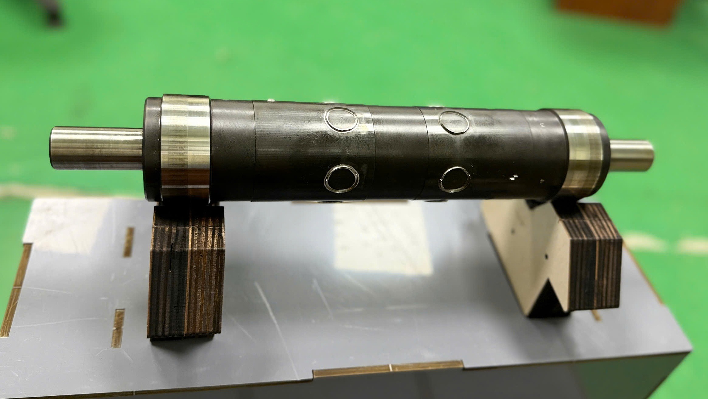 솔리드 원형 로터리 다이 85×401mm – H1.2 × 25°, 62HRC